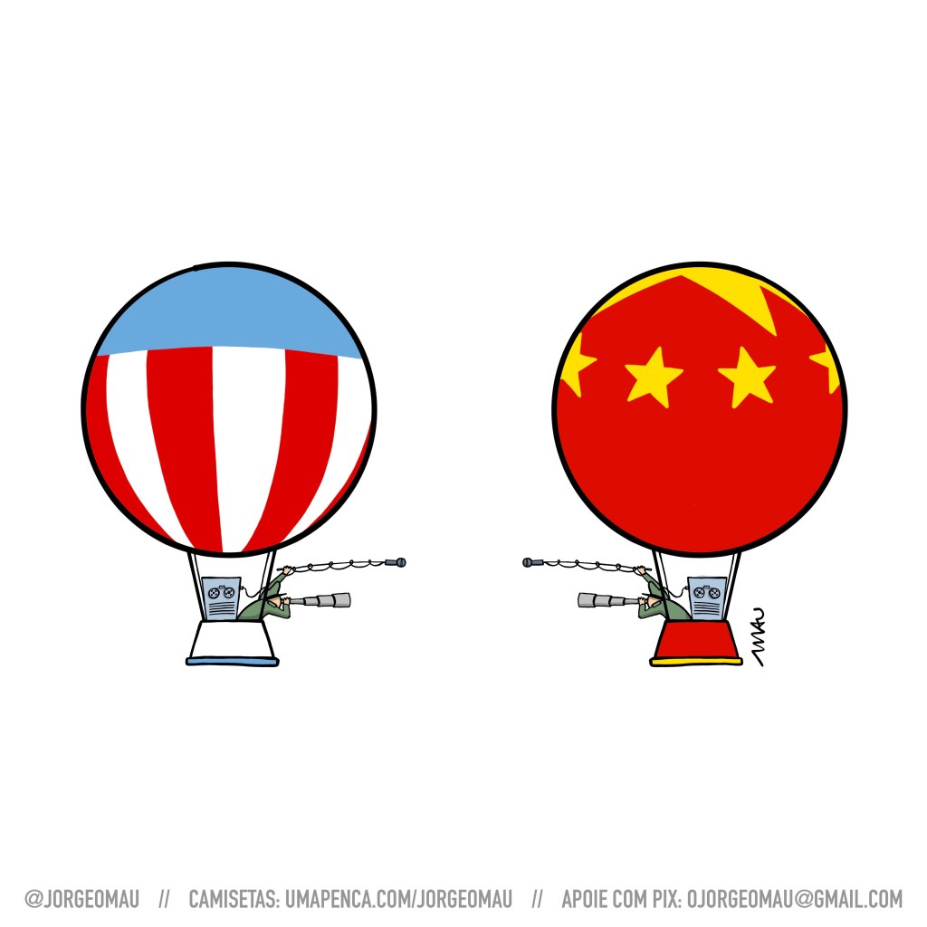 charge - dois balões, espelhados, um de frente para o outro. o da esquerda caracterizado com a bandeira norte-americana, o topo azul e faixas vermelhas e brancas nas laterais. o da direita caracterizado com a bandeira da china, todo vermelho com uma grande estrela amarela no topo e outras menores, alinhadas à sua volta. Cada balão tem um cesto e em cada cesto um militar, inclinado para frente, observando por uma longa luneta e segurando ao alto uma longa vareta com um microfone na ponta. Eles se observam.